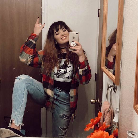 Meet your Posher, Danielle - Picture 1 of 1